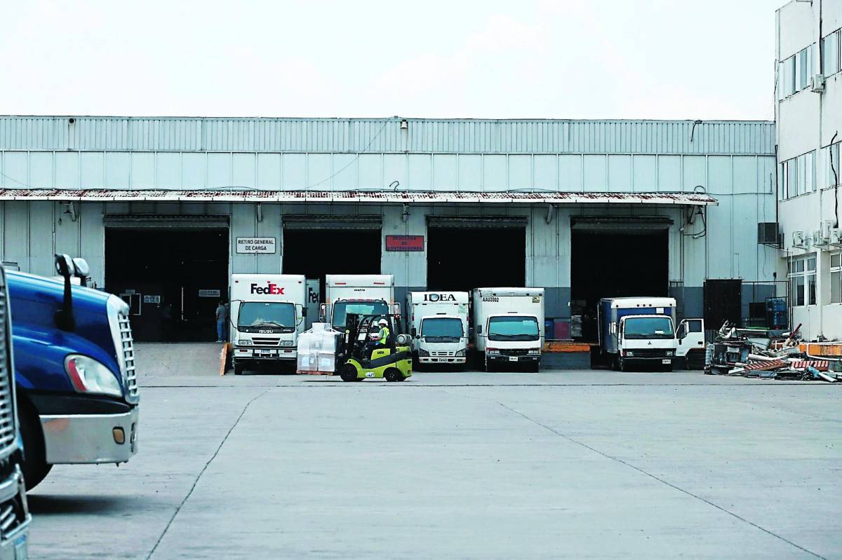 Miles de paquetes de Honducor están retenidos en aduana La Mesa