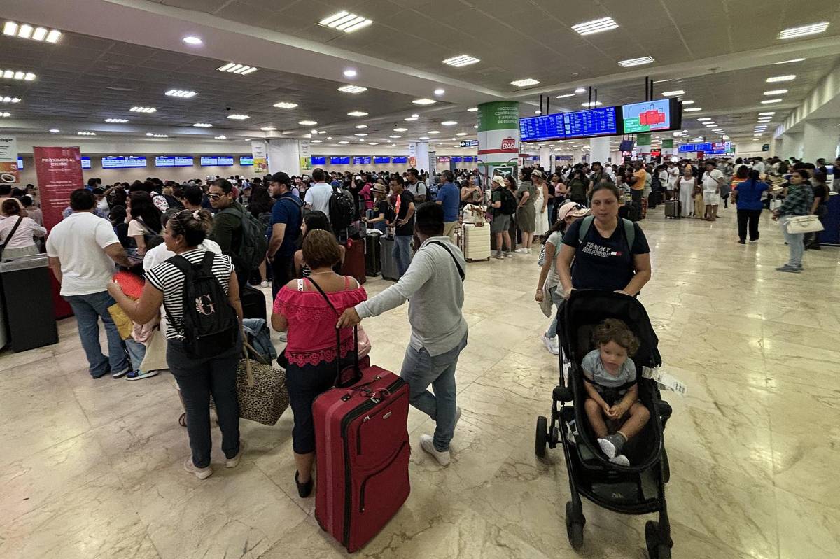 México despliega operativo de emergencia ante llegada del huracán Beryl