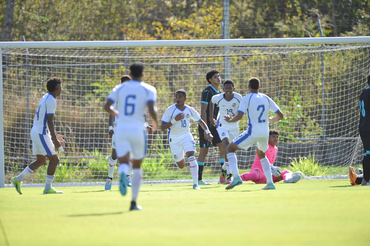 Los panameños se impusieron por la mínima ante los hondureños.