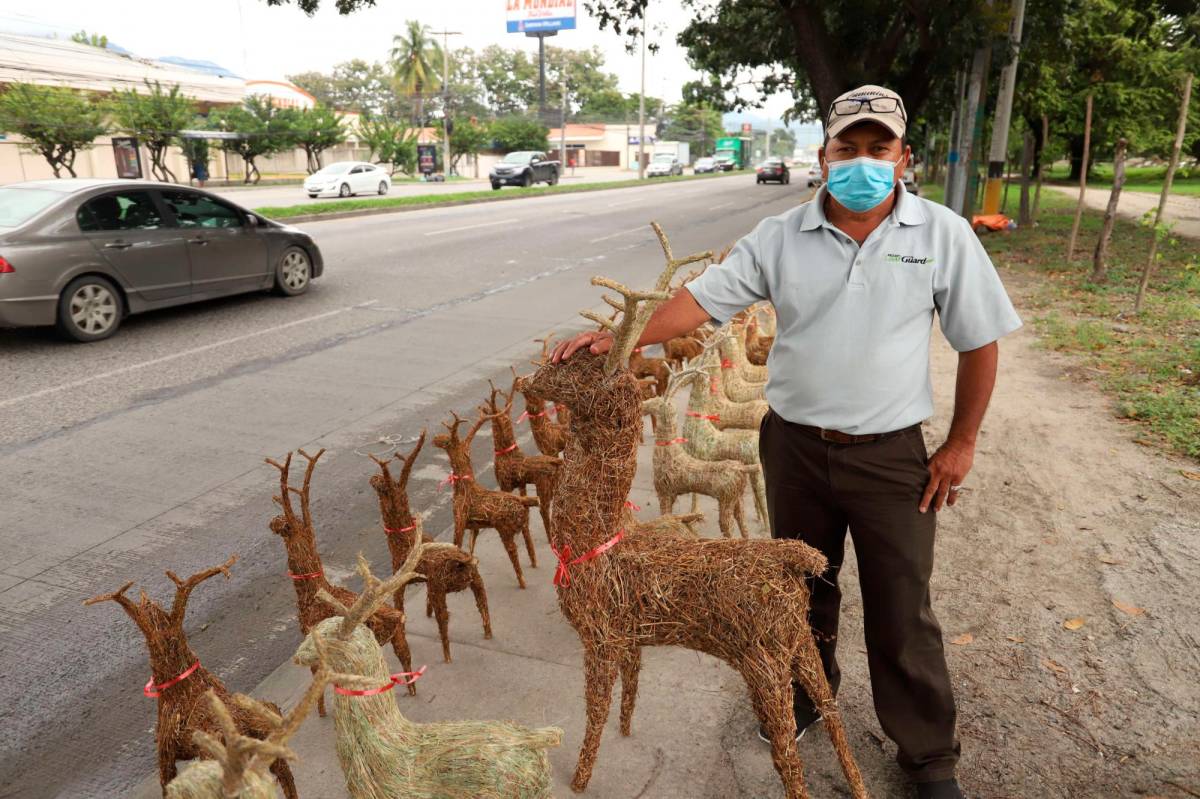 Viaja desde Choluteca a SPS para vender venaditos navideños