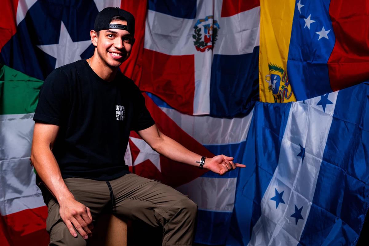 Mauricio Dubón está feliz de representar a Honduras en el extranjero.