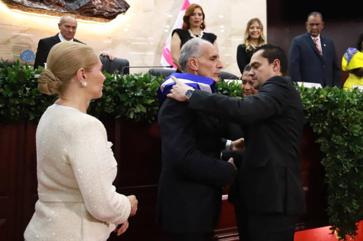 Así lució Lissette Del Cid, primera dama de Honduras, en la toma de posesión