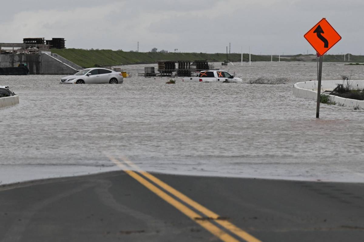 Las autoridades ordenaron evacuaciones en gran parte del norte de California por inundaciones.