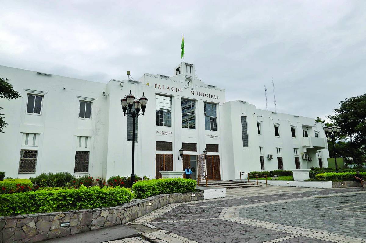 Vuelve tensión a alcaldía por la pretensión de despedir a auditor