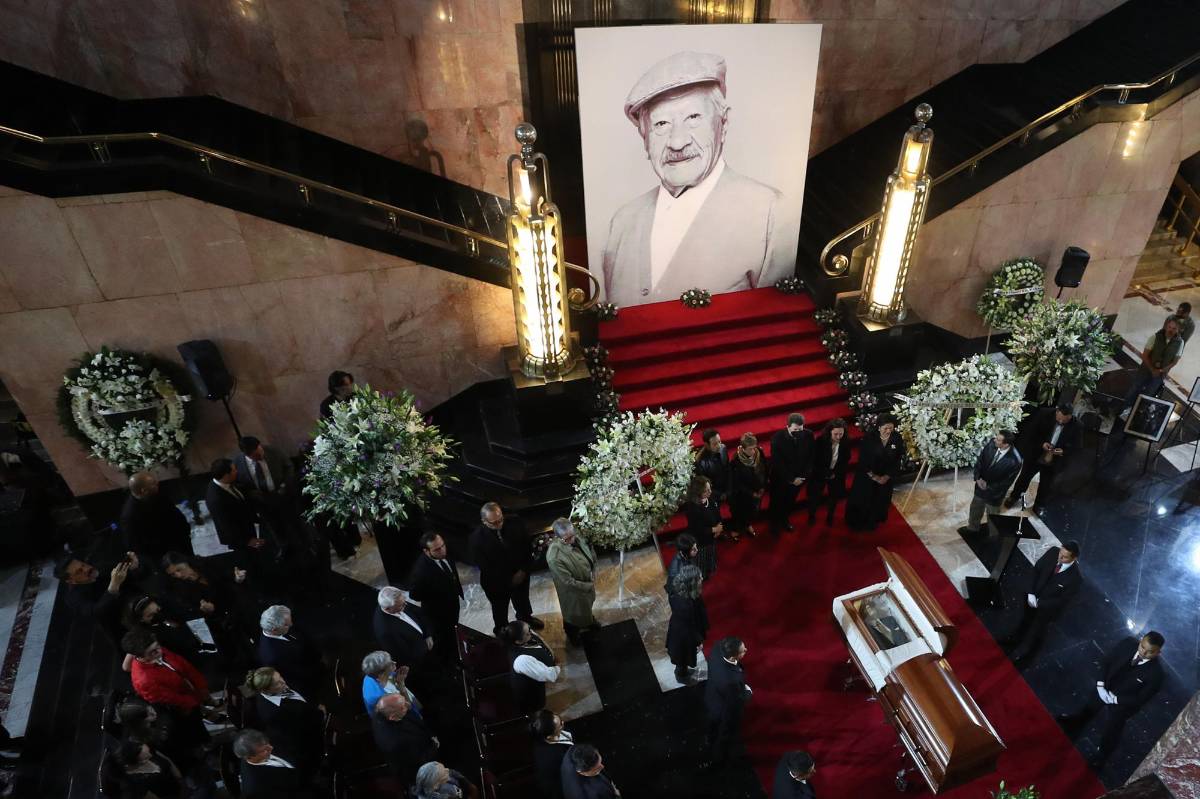 Vista general del homenaje póstumo de cuerpo presente al actor Ignacio López Tarso, hoy, en el Palacio de Bellas Artes de Ciudad de México (México).