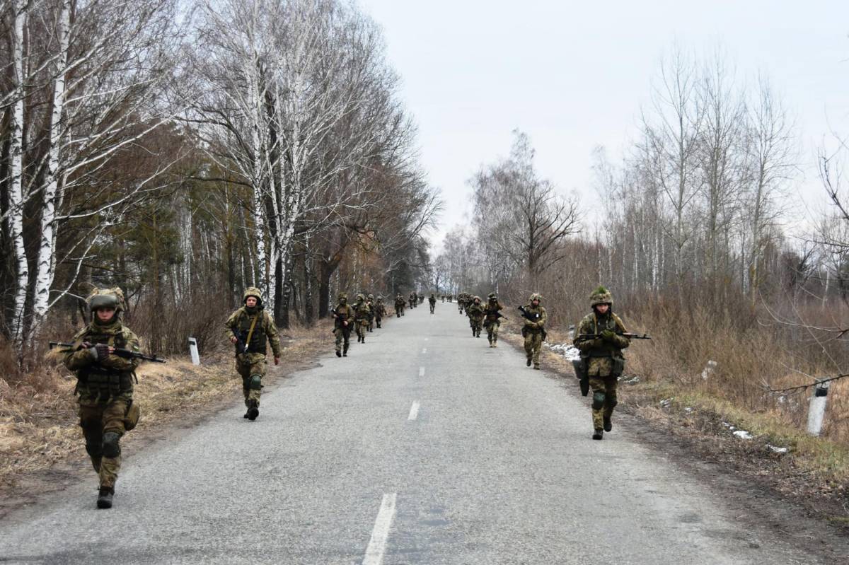 Zelenski anuncia la movilización de reservistas para completar el Ejército