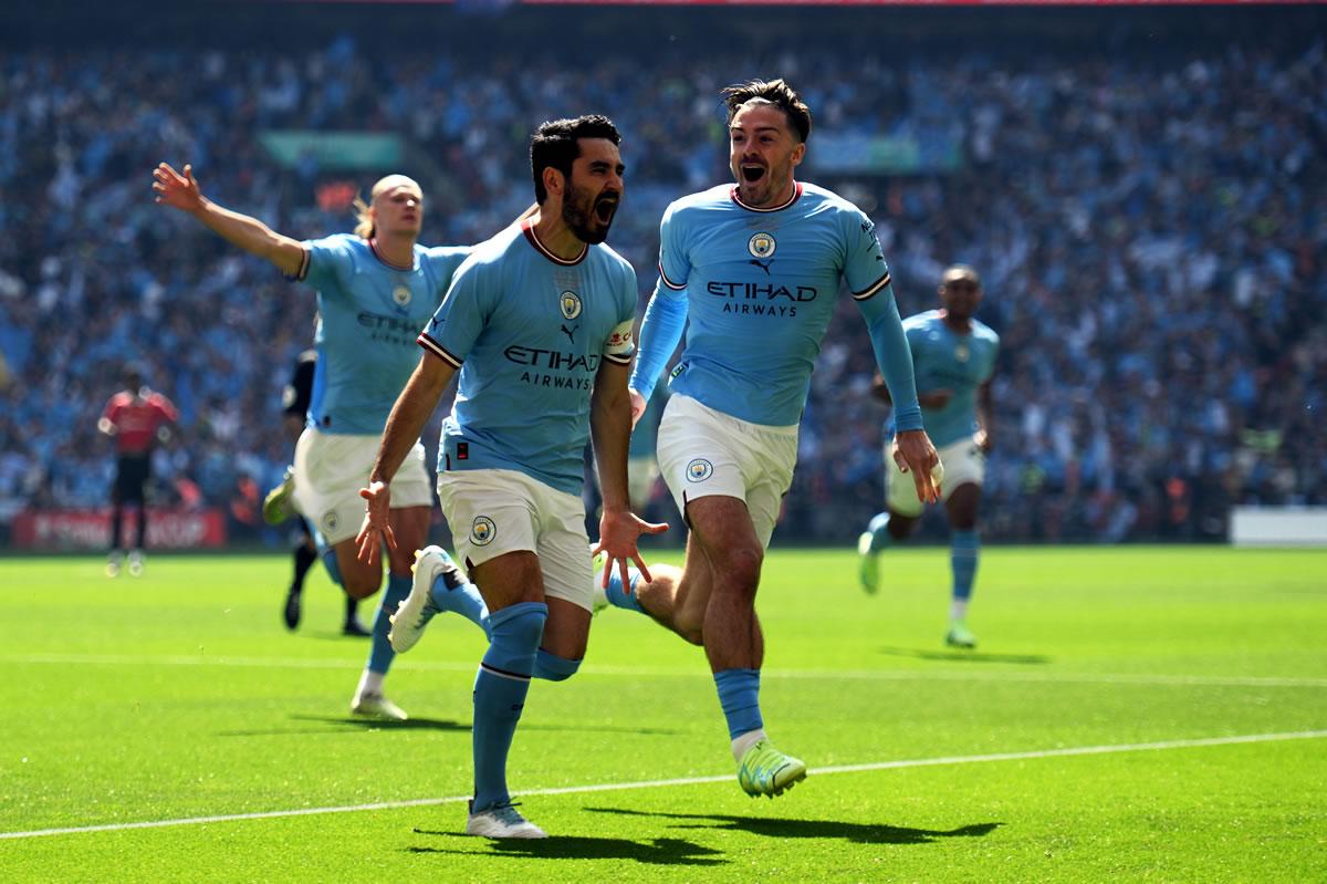 İlkay Gündogan corriendo a gritar su primer gol a los 13 segundos de la final.