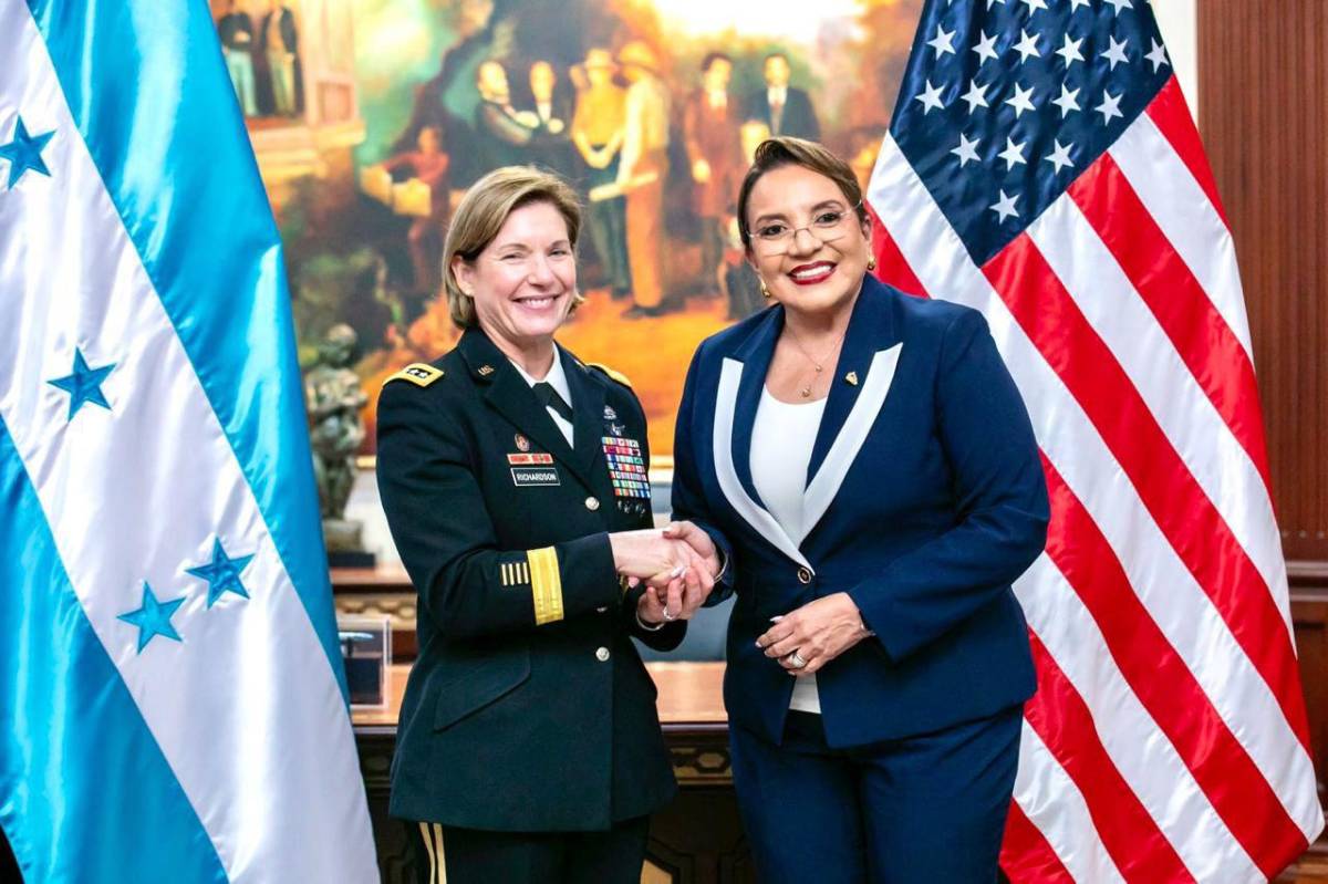 Xiomara Castro habla con jefa del Comando Sur sobre defensa y seguridad