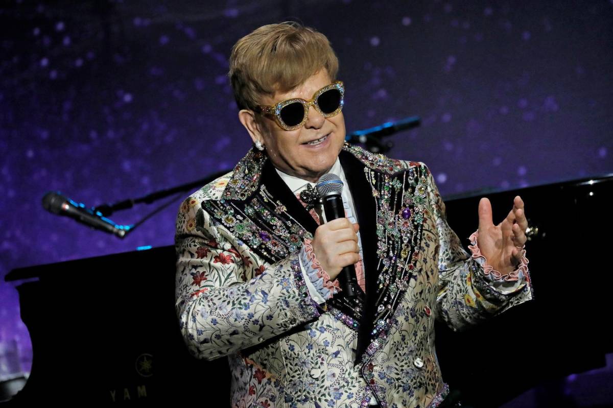 “Pequeño bastardo”: Elton John arremete contra Vladimir Putin