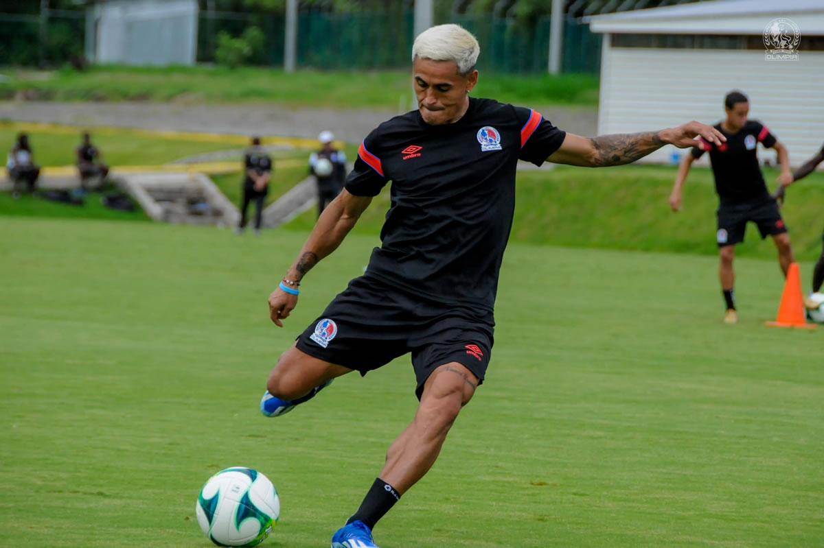 El jugador hondureño ha estado entrenando con el Olimpia.