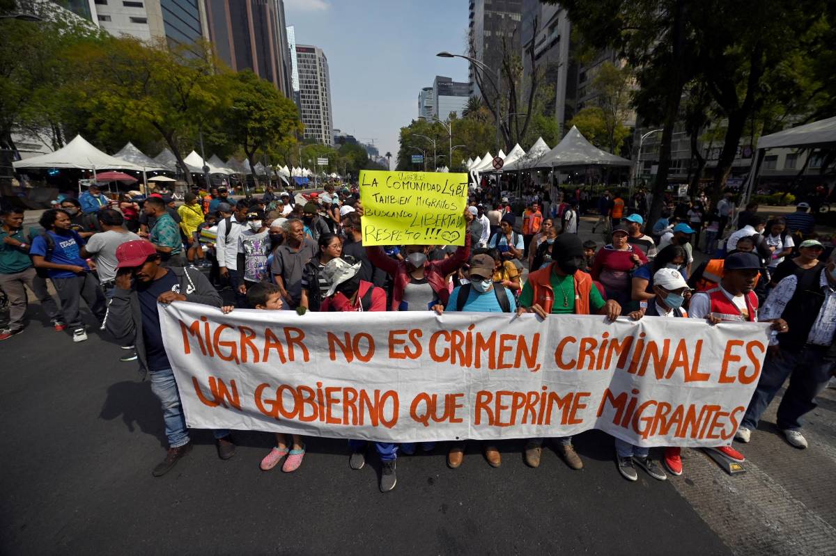 Caravana migrante acusa a AMLO de incumplir acuerdo para regularizarlos