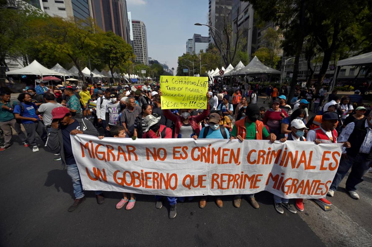 Caravana migrante acusa a AMLO de incumplir acuerdo para regularizarlos