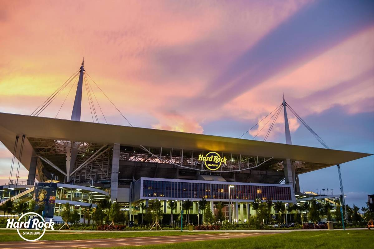 El Hard Rock Stadium es un estadio multideportivo ubicado en el suburbio estadounidense de Miami Gardens, al norte de Miami, Florida. Aquí se disputará la final de la Copa América 2024.