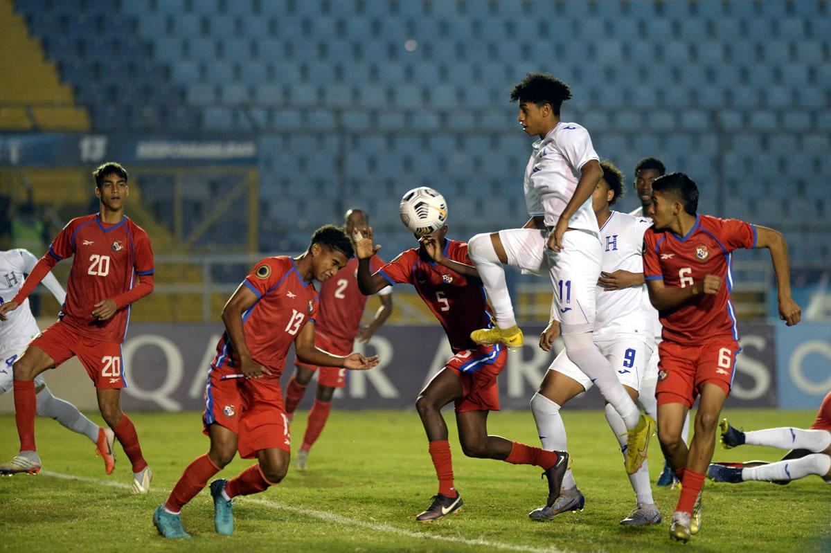 Ni Bryan Saenz ni Nayrobi Vargas pudieron marcar ante Panamá.