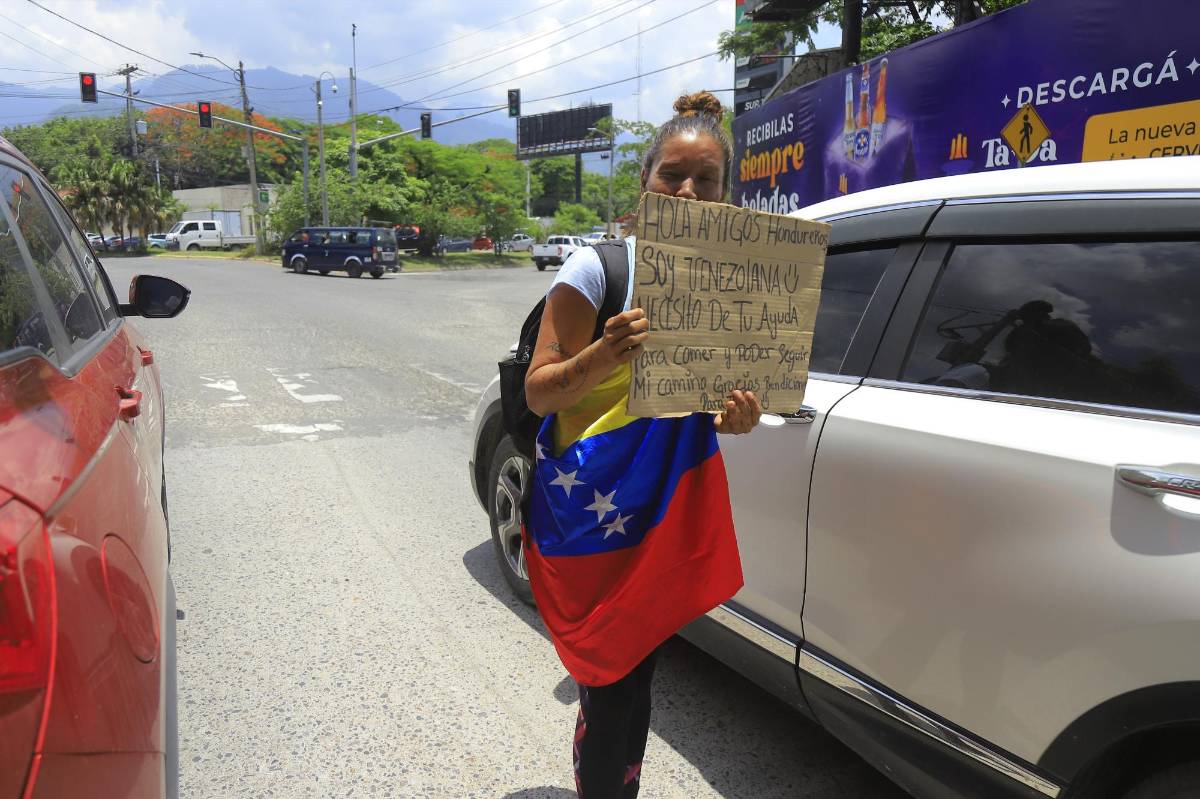 En las calles de San Pedro Sula y Tegucigalpa se ven los venezolanos en su travesía a Estados Unidos.