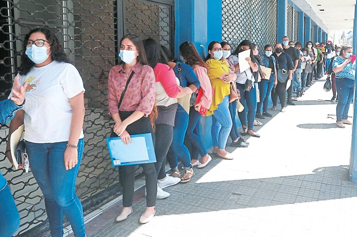 Hay 350 mil hondureños sin trabajo y 2.4 millones están subempleados