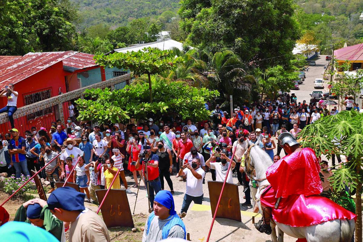Santa Bárbara: trinitecos encarnan la Pasión de Cristo