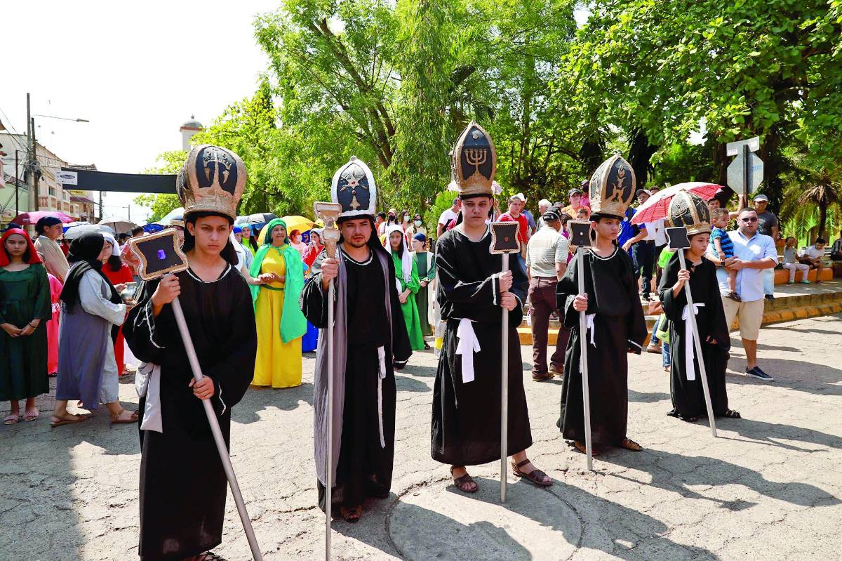 Santa Bárbara: trinitecos encarnan la Pasión de Cristo