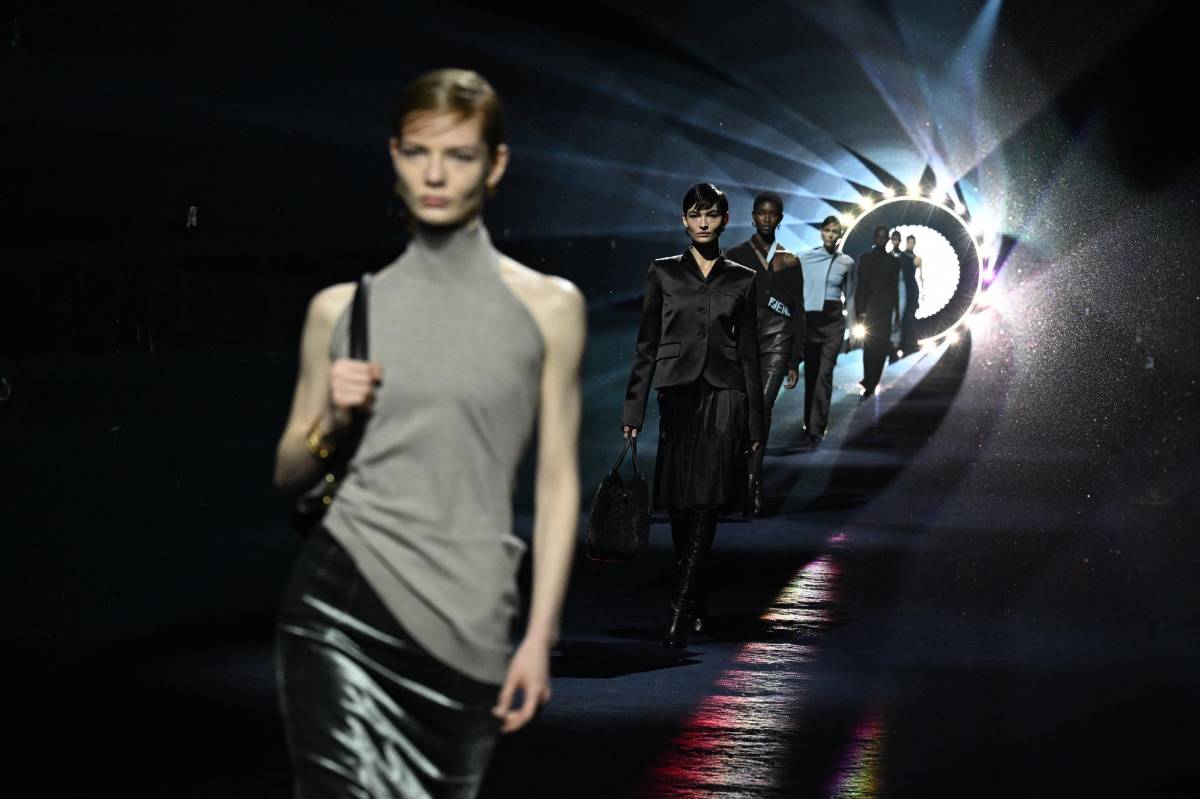 Casas de moda italiana se lucen en Milán