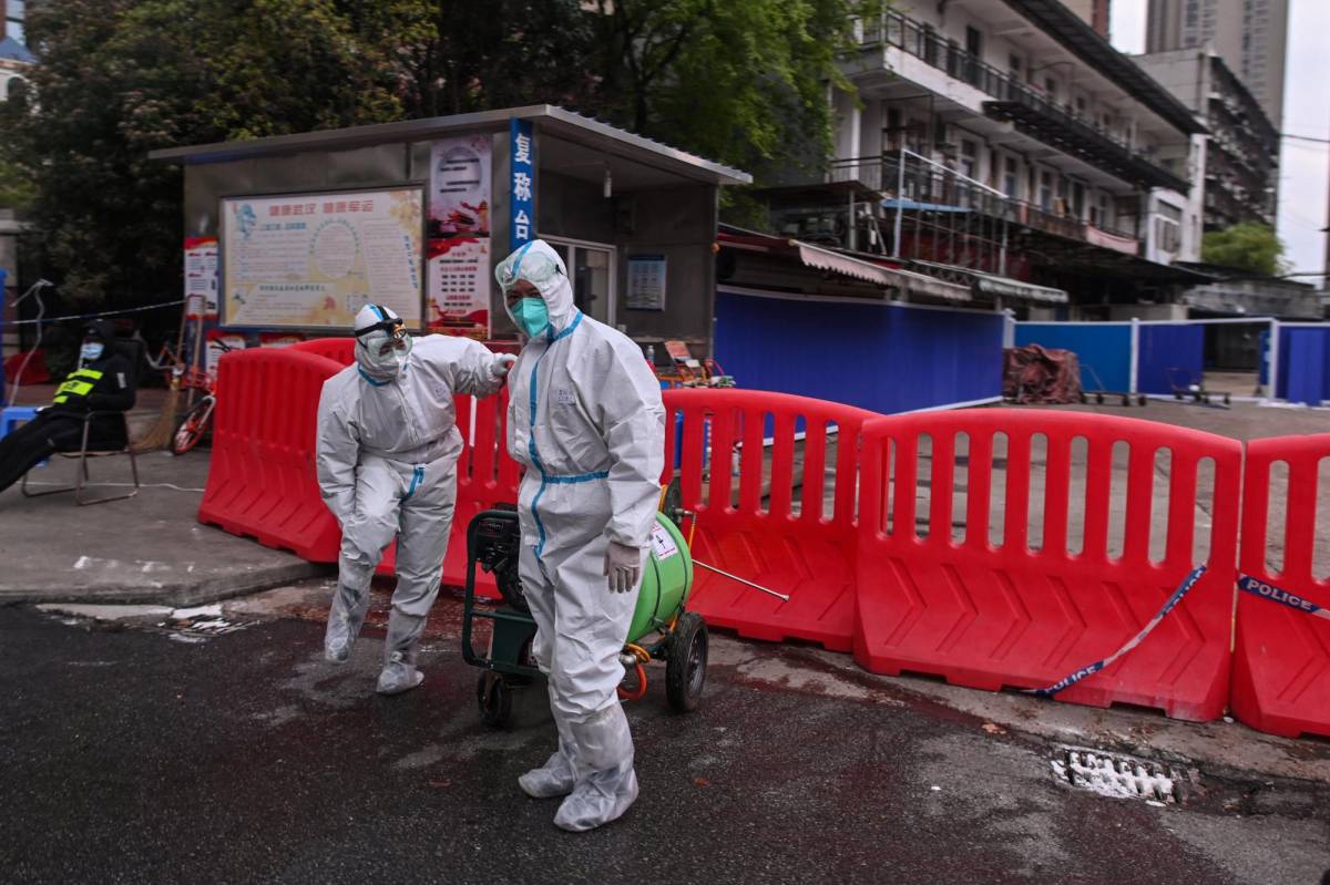 China confina a un millón de personas en Wuhan dos años después de inicio de la pandemia
