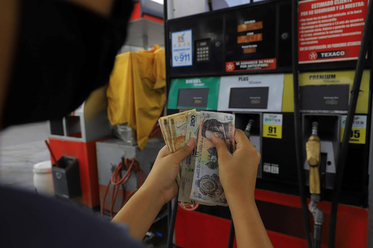 Gobierno absorberá 50 % del aumento a los combustibles