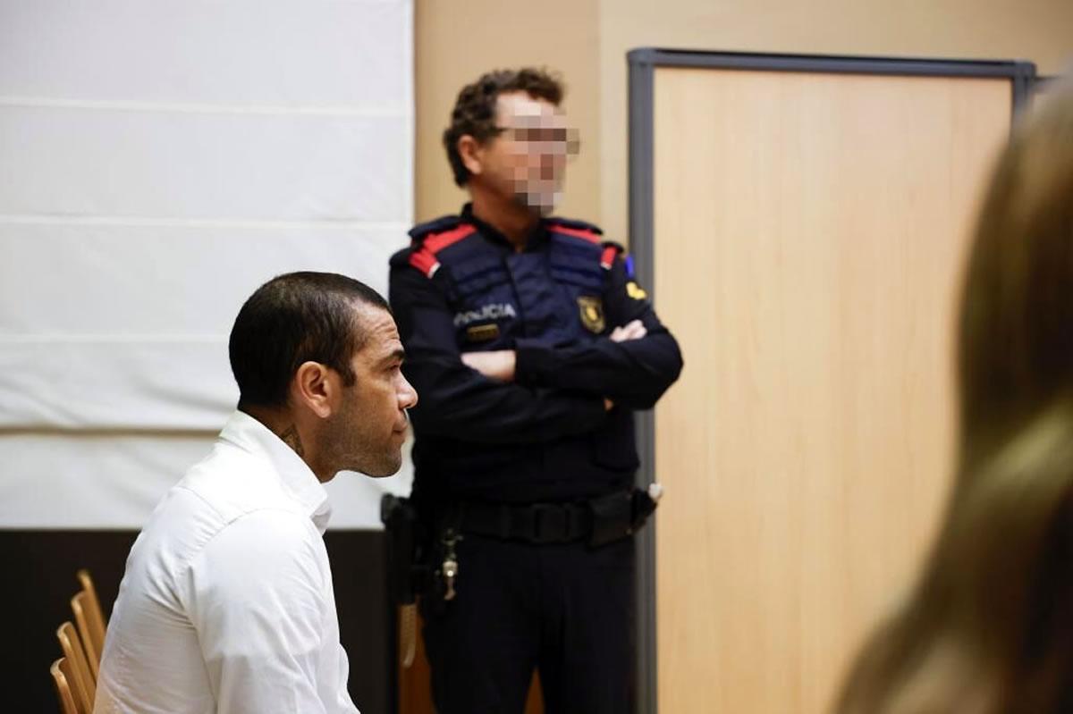 Víctima de Dani Alves salió llorando pero sin intención de denunciar: “No me van a creer”