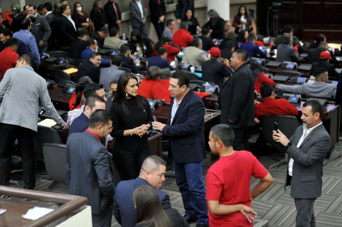 Como juego político califican elección del próximo fiscal