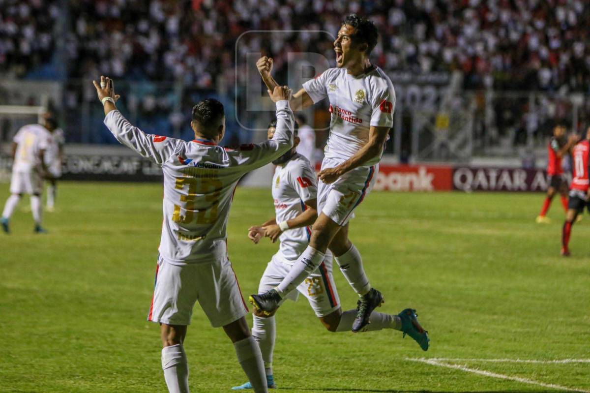 El festejo de José Mario Pinto tras su gol.