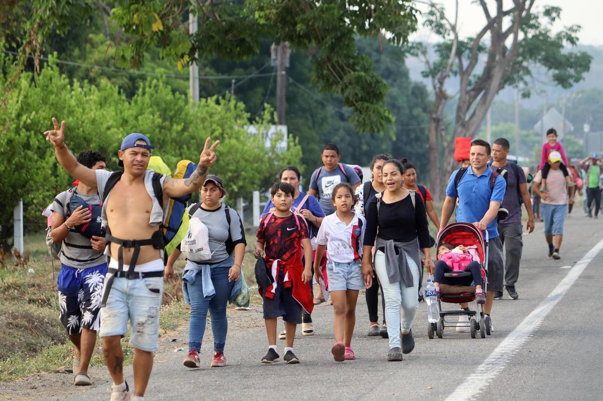 Los migrantes iniciaron su cuarto día de caminata desde Huixtla, Chiapas.