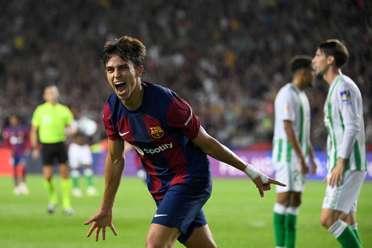 Joao Félix gritando su primer gol con el Barcelona.