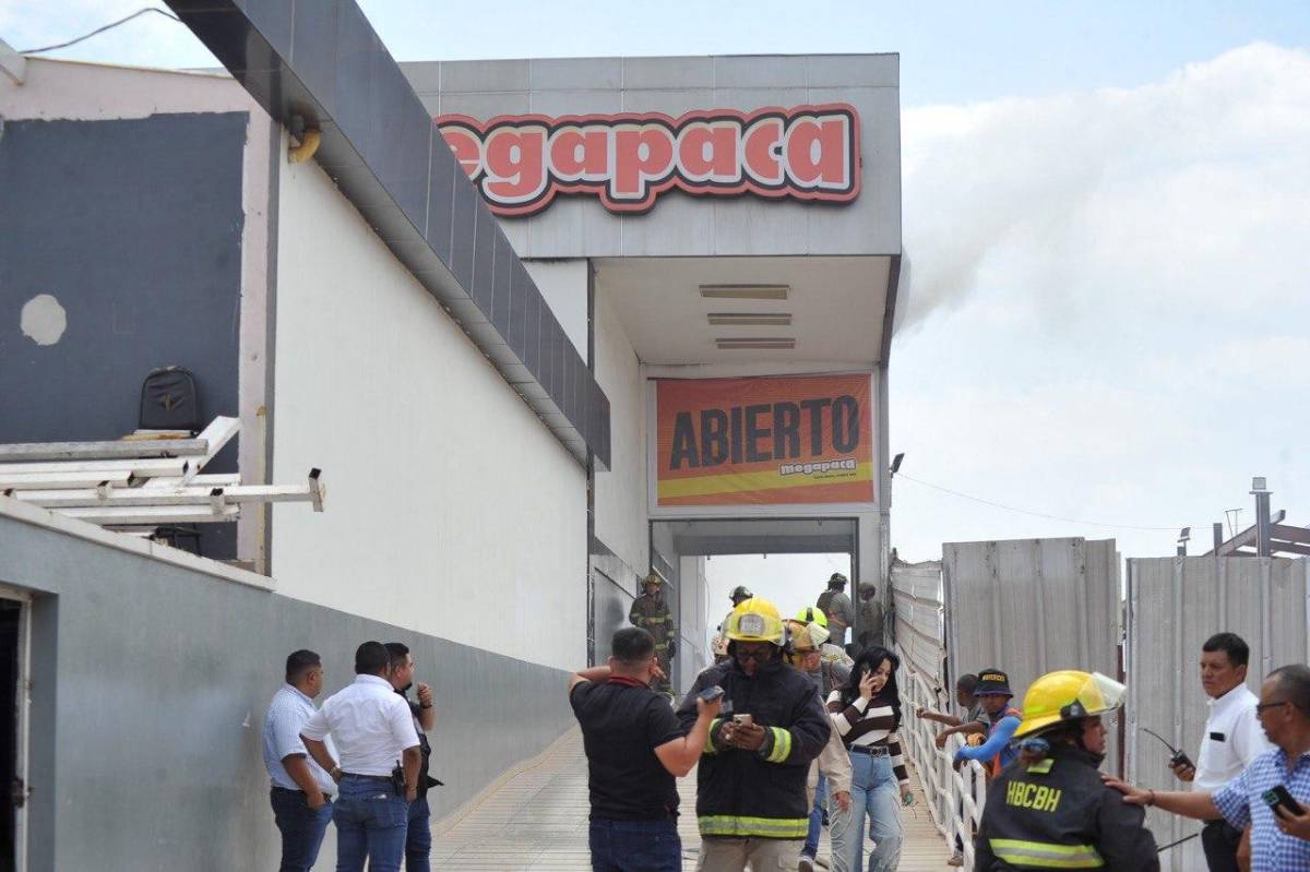 Incendio consume planta de tienda de ropa usada en Honduras