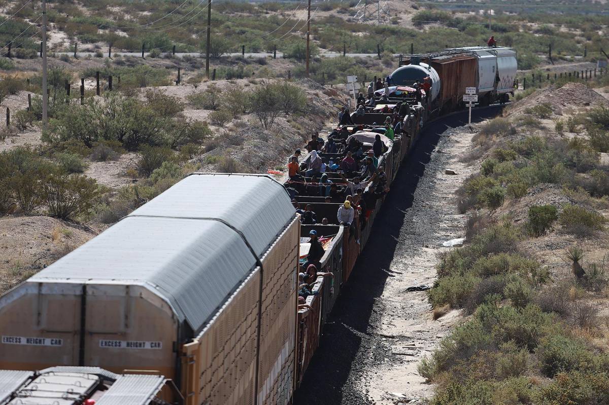 México inicia operativo de seguridad para evitar que migrantes aborden la ‘Bestia’