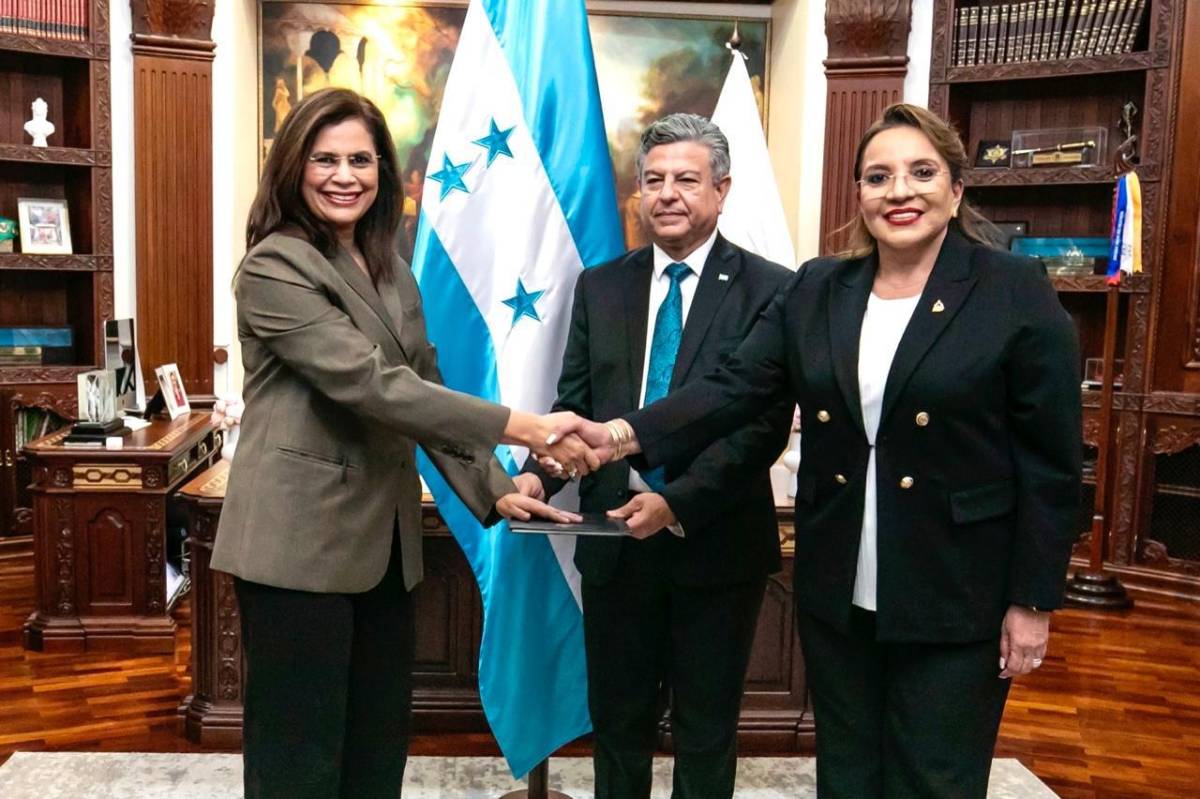 Rixi Moncada: “Fuerzas Armadas acompañarán el ejercicio del poder civil”