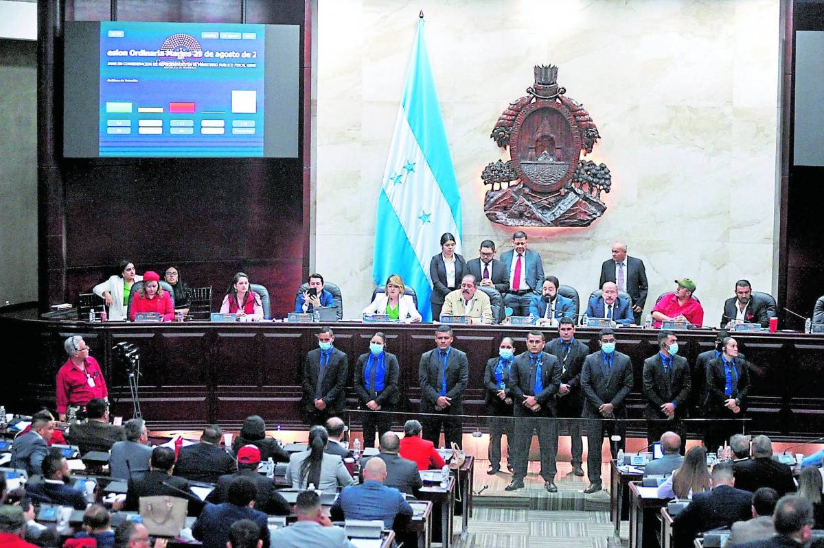 Manuel Zelaya reconoce que una consulta popular necesita la mayoría del Congreso Nacional