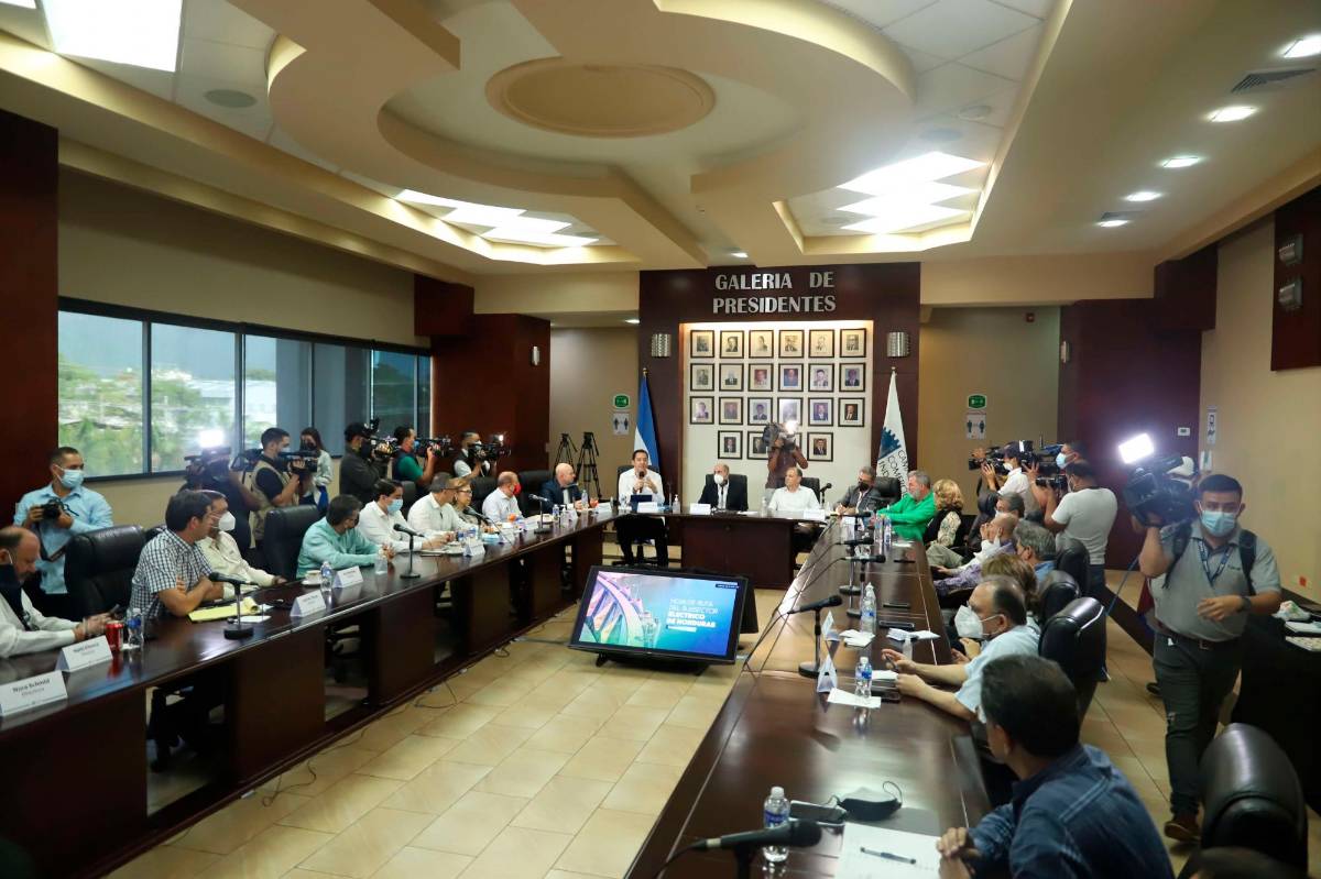 Debilitan el aeropuerto Villeda Morales para cerrarlo como a Toncontín