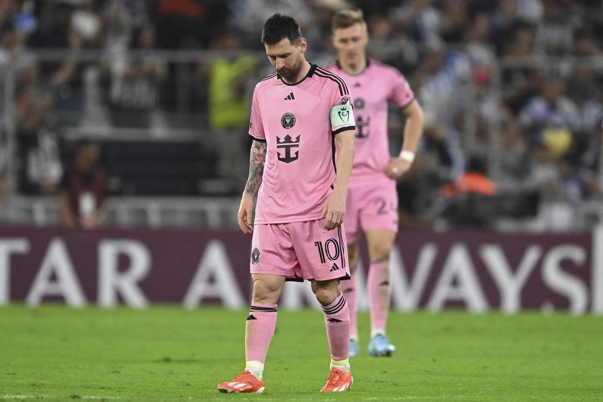 Leo Messi, cabizbajo y triste por la eliminación del Inter Miami.