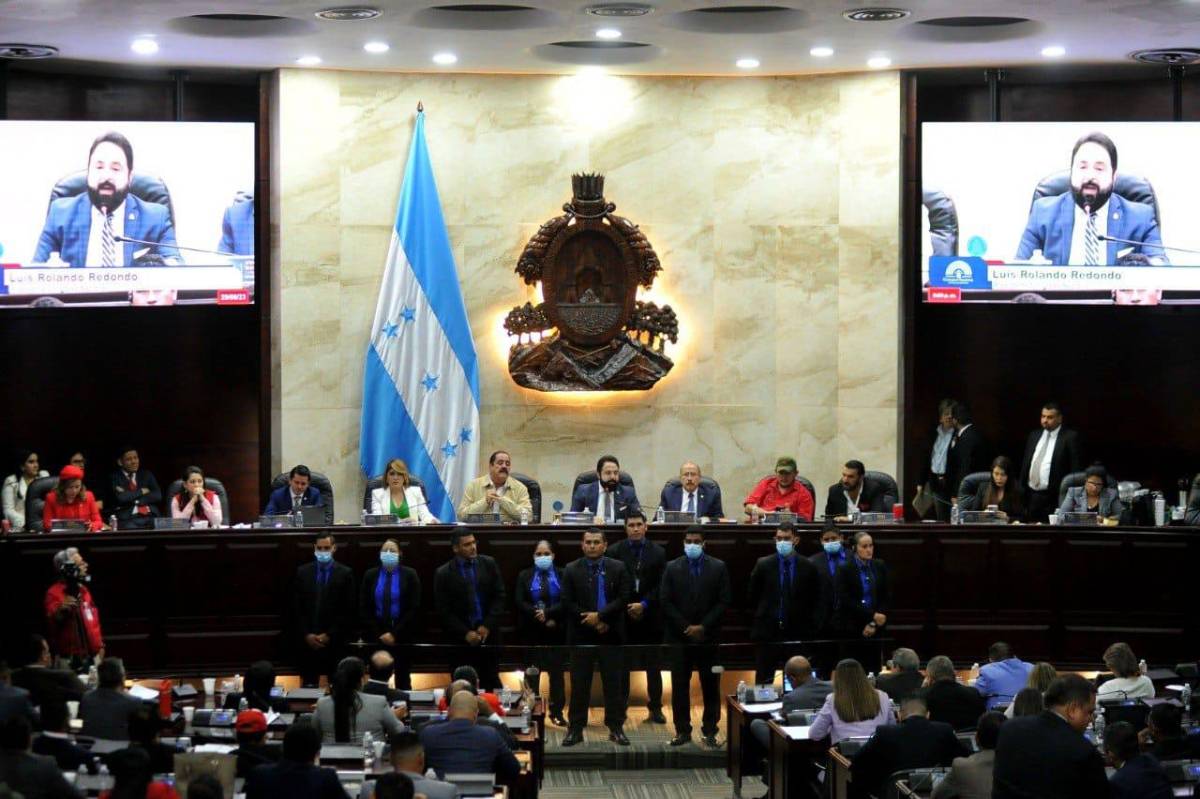 La sesión está convocada para hoy a las 6:00 p.m.