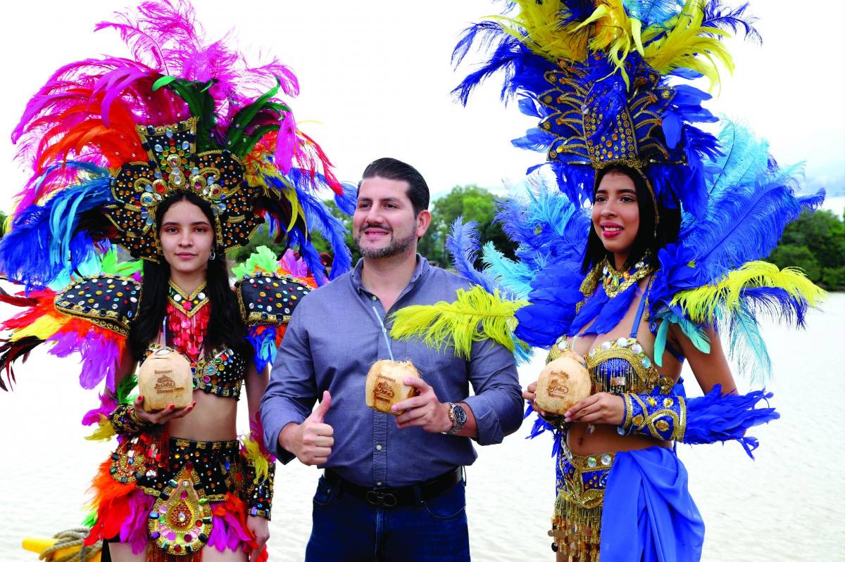 Los turistas del crucero Le Dumont-d’Urville, en su mayoría franceses, disfrutaron del ambiente de recibimiento de los ceibeños y de los principales sitios turísticos de la ciudad.