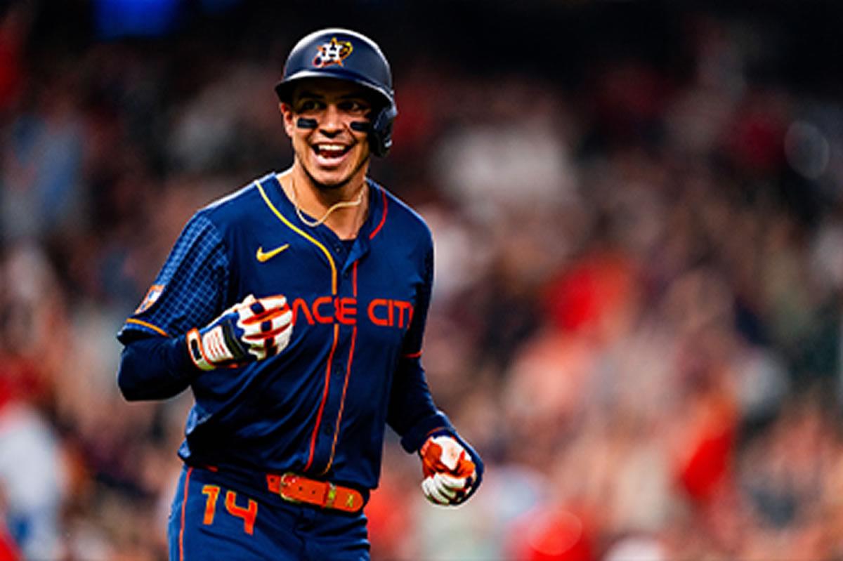 Mauricio Dubón está destacando con los Astros de Houston en las Grandes Ligas de Béisbol.