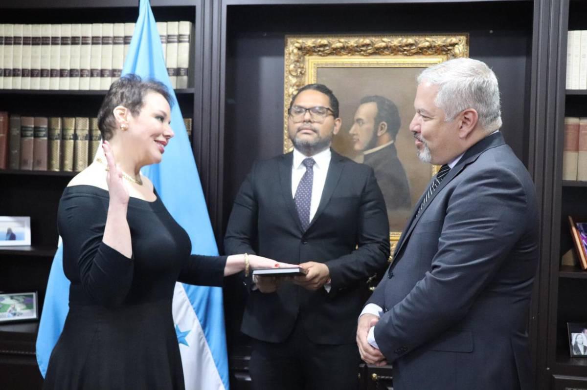 Beatriz Valle preavisa su renuncia y Cancillería la despide hoy mismo