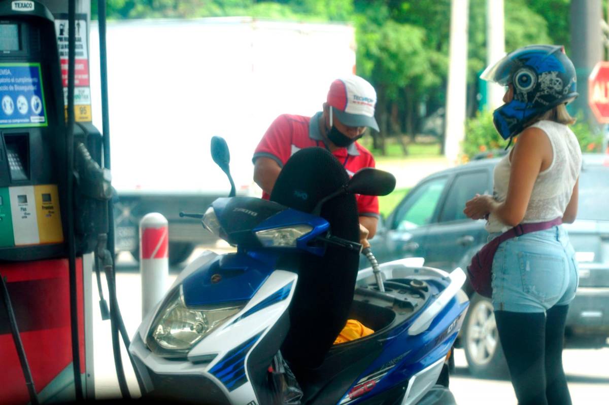 Luego de 13 semanas a la baja, gasolina sube de precio