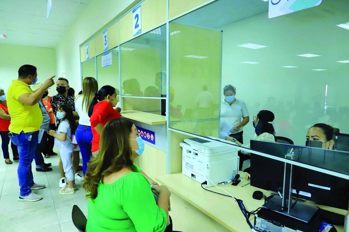 Pasaportes: hasta para las últimas semanas de noviembre hay citas