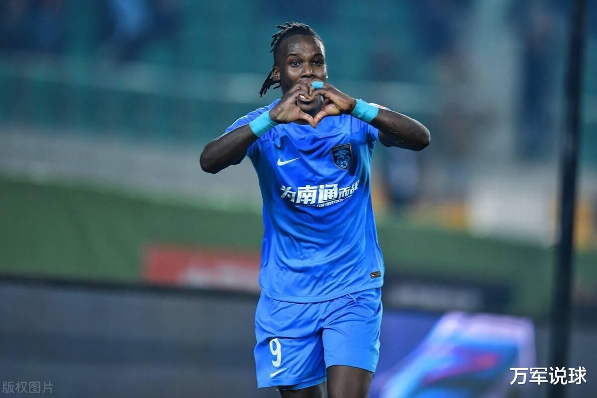 Román Rubilio Castillo destacó con goles en el Nantong Zhiyun de China.