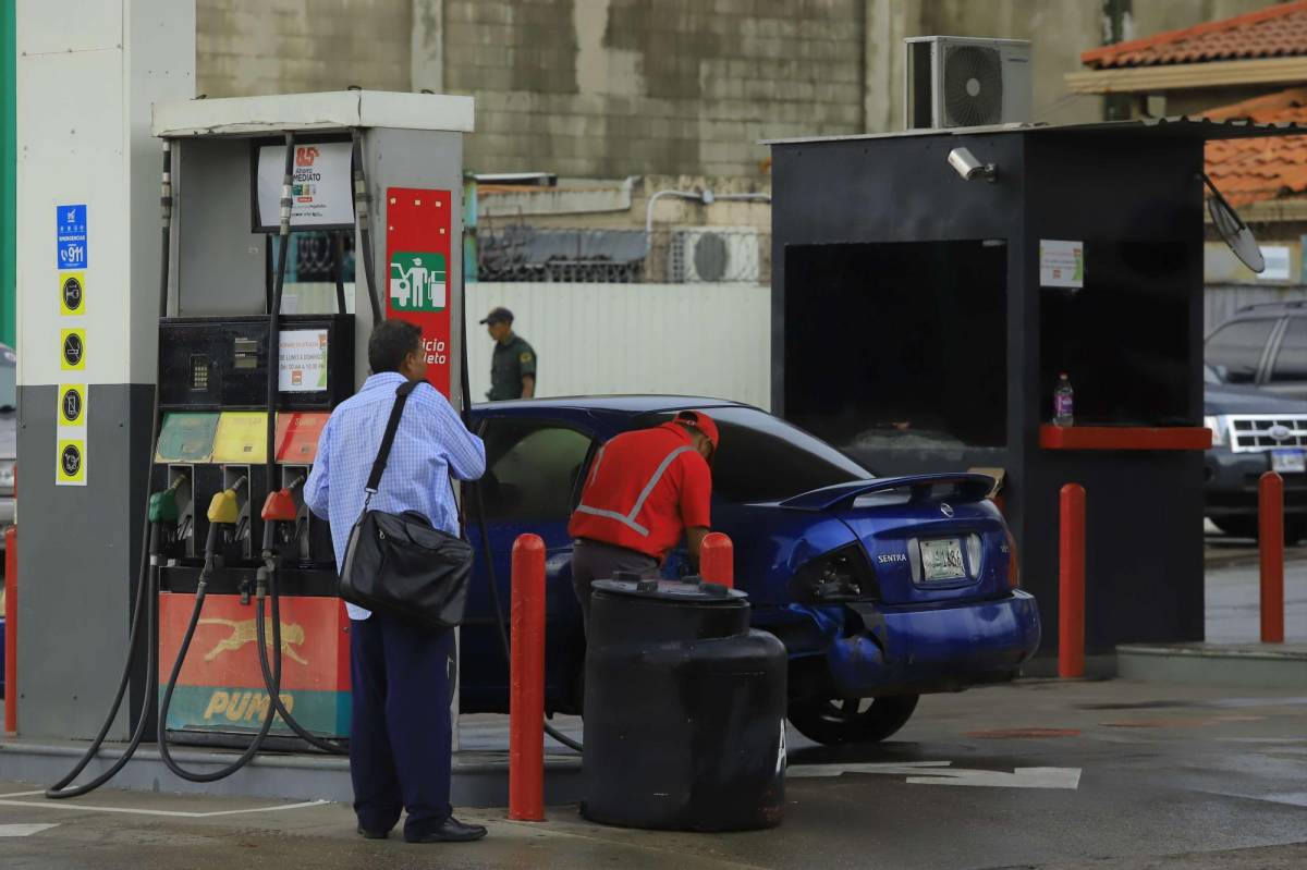 Nueva rebaja al precio de los combustibles este lunes en Honduras