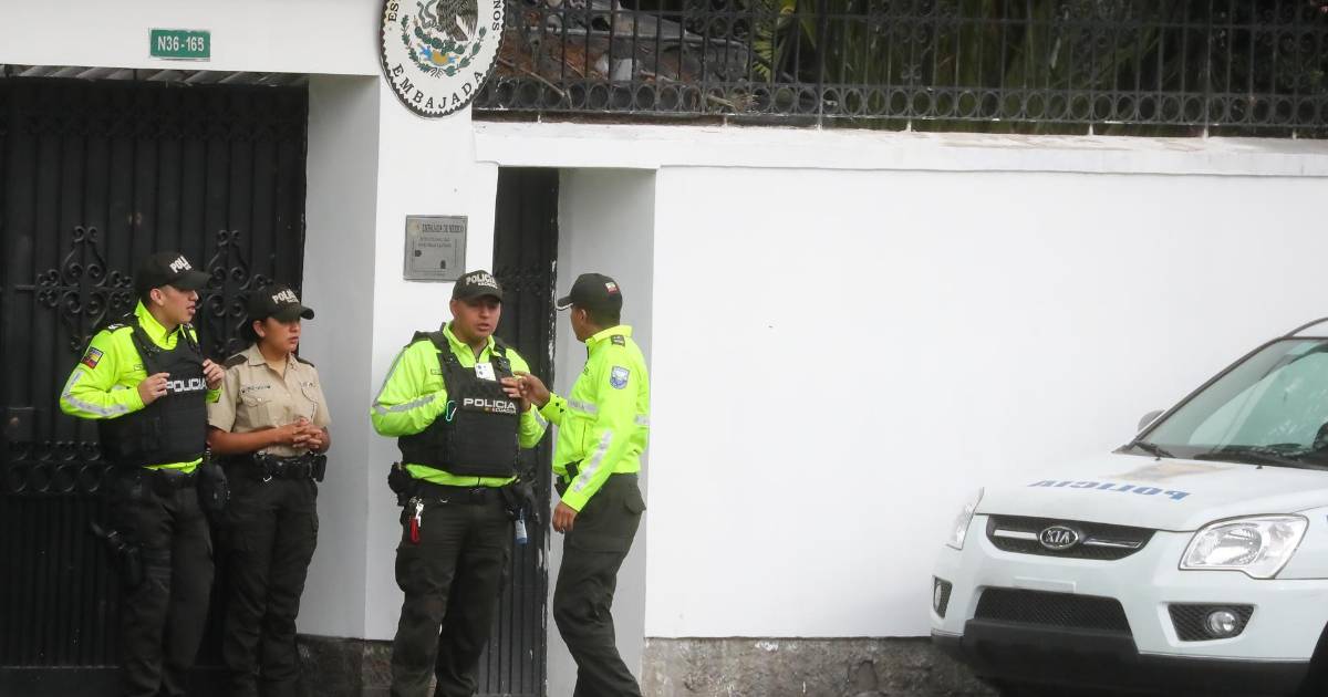 Xiomara Castro convoca a la Troika de la Celac por irrumpir en la embajada de México en Quito