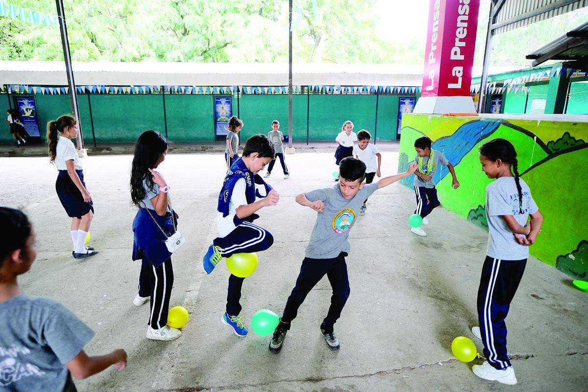 $!Estudiantes se divierten con las dinámicas.