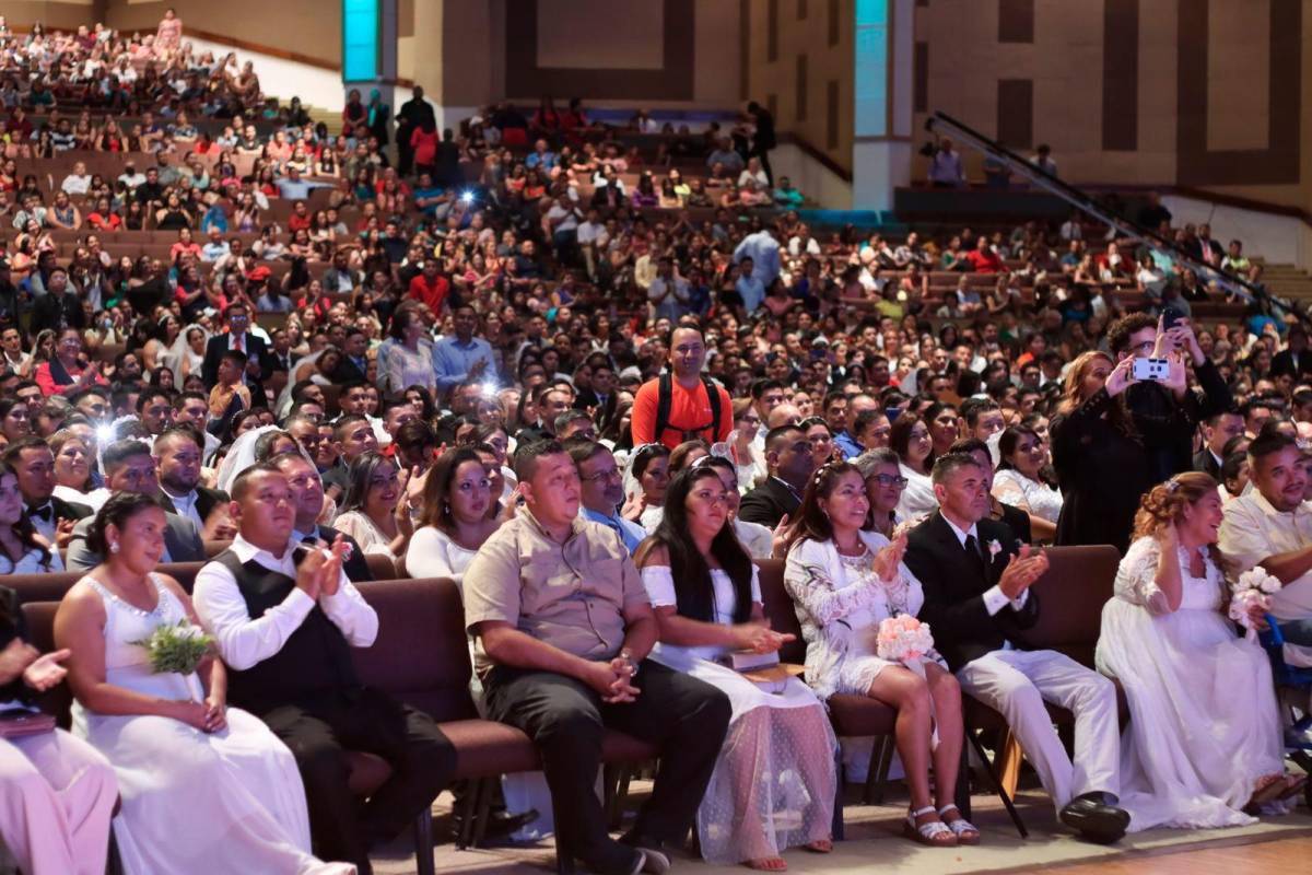 $!Centenares de parejas aprovechan las bBodas másivas organizadas por la alcaldía de San Pedro Sula.