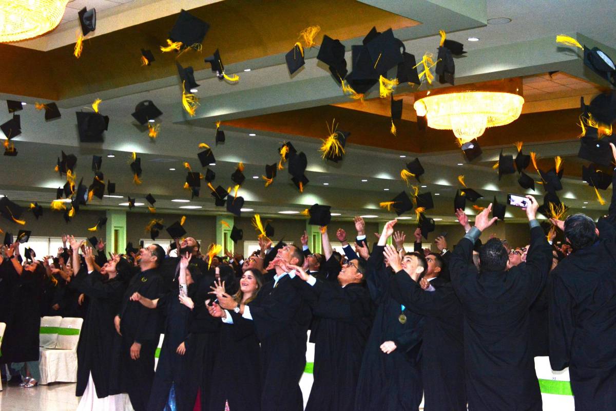 UTH celebra graduación en San Pedro Sula; 350 nuevos profesionales