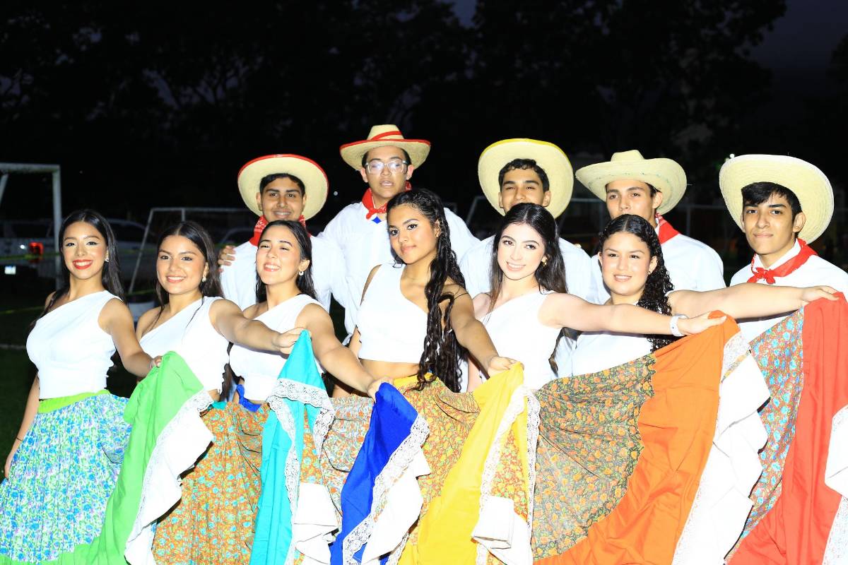 Academia Americana realiza su tradicional Festival folklórico