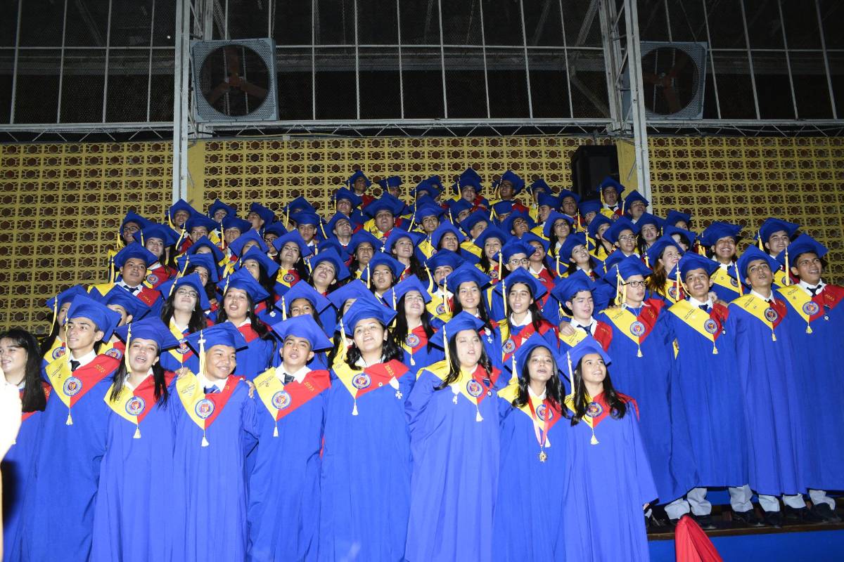 Instituto La Salle gradúa a 90 bachilleres